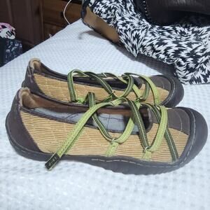 J-41 GREEN SHOES WOMENS SZ 10M STRAP ON JEEP OUTDOOR SANDALS SHIES